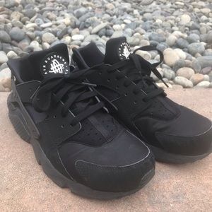Black Nike Air Huarache Men’s Size 11 EUC